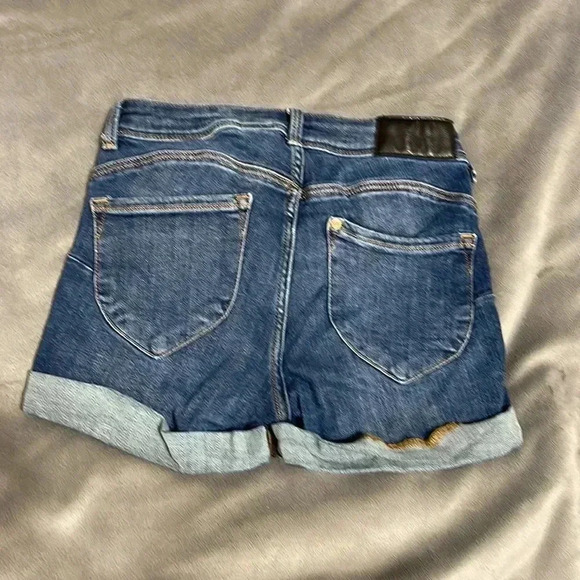 2/15 H&M Jean Shorts - Picture 5 of 5